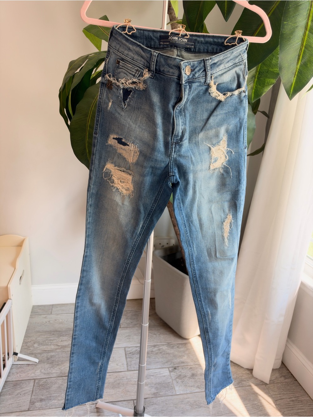 Women's Skinny Distressed Blue Jeans - MADE IN BRAZIL
